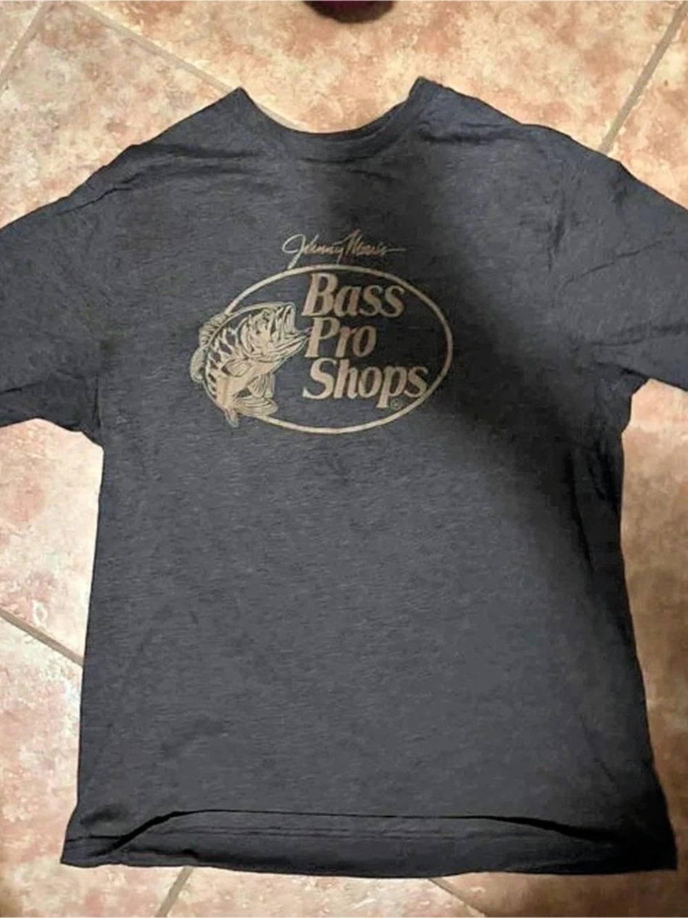 Bass Pro Shops Short Sleeve Graphic Tee in grey Size Medium
